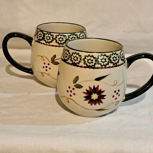 Temptations Old World Seasonal 12 oz Mugs (2) - Picture 4 of 7